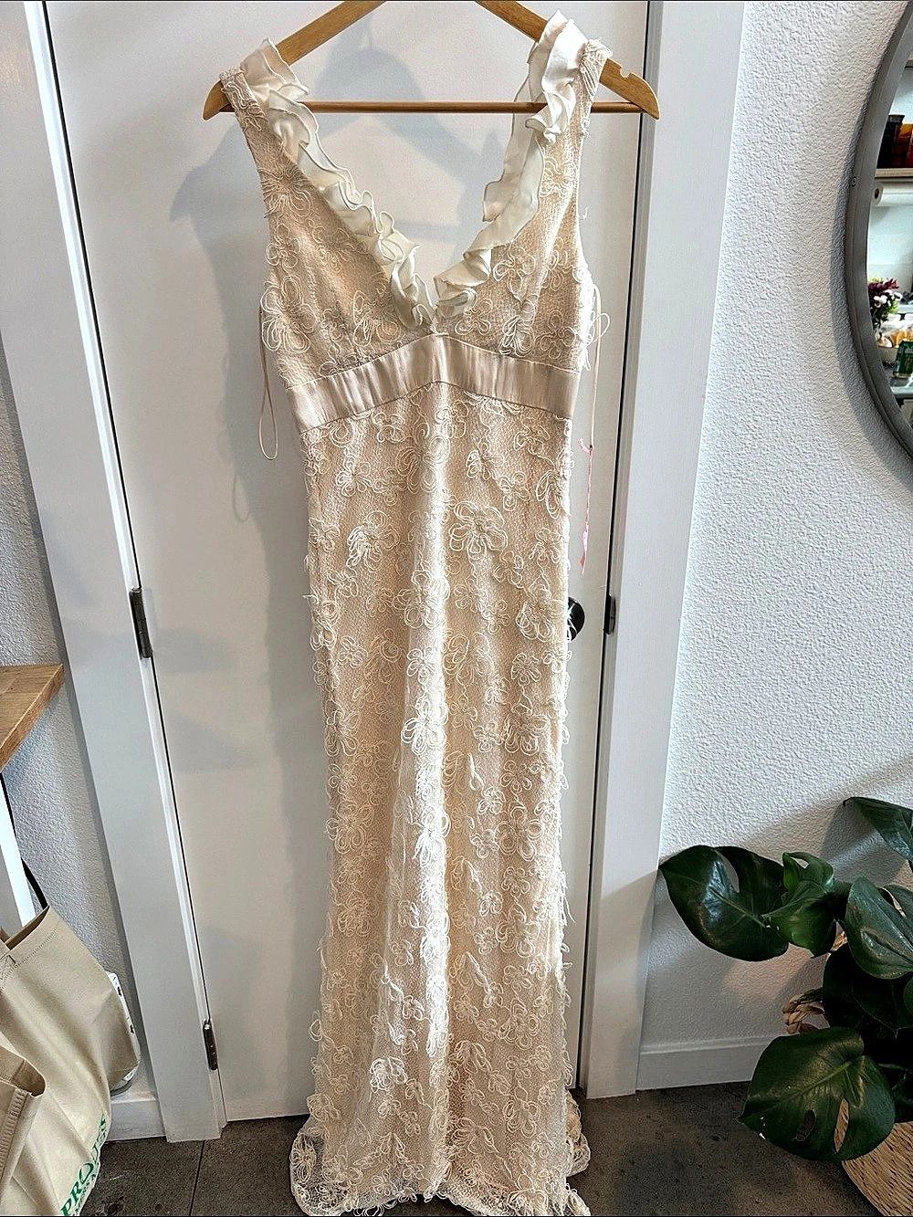 Gustavo Cadile Floral Lace & 100% silk Wedding Gown Size 8 NWT